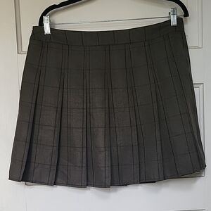 Chic Black Pleated Mini Skirt